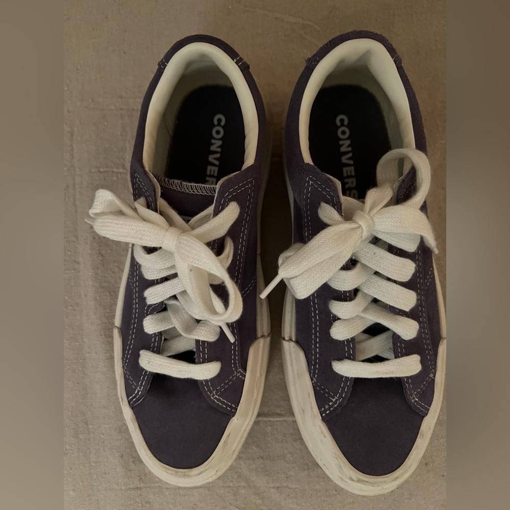 converse platform sneakers. worn once. like new.